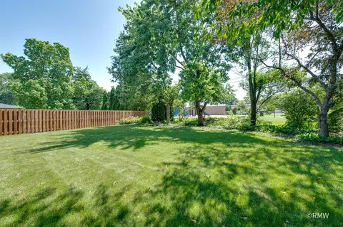 Exterior - 535 E Turner Ave, Roselle, IL 60172 photo 7 of 8