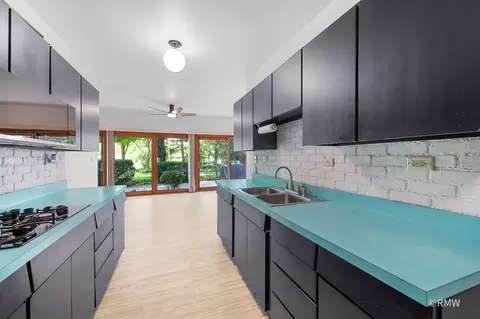 Kitchen - 535 E Turner Ave, Roselle, IL 60172 photo 2 of 2