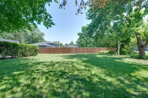 Exterior - 535 E Turner Ave, Roselle, IL 60172 photo 2 of 8