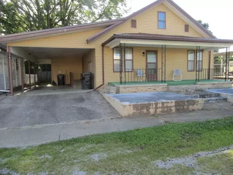 111 N Columbus St, Golconda, IL 62938