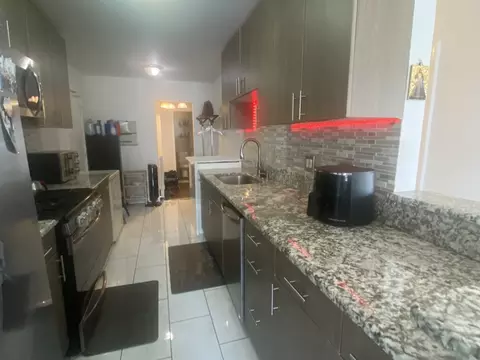 Kitchen - 9581 Dee Rd #2L, Des Plaines, IL 60016 photo 5 of 6