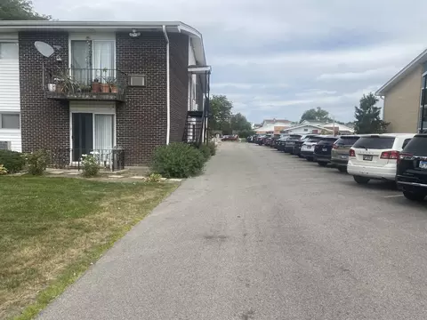 Exterior - 9581 Dee Rd #2L, Des Plaines, IL 60016 photo 5 of 7