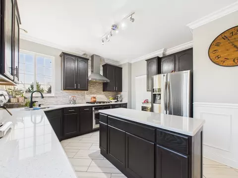 Kitchen - 6402 Valley Ridge Dr, Plainfield, IL 60586 photo 2 of 3