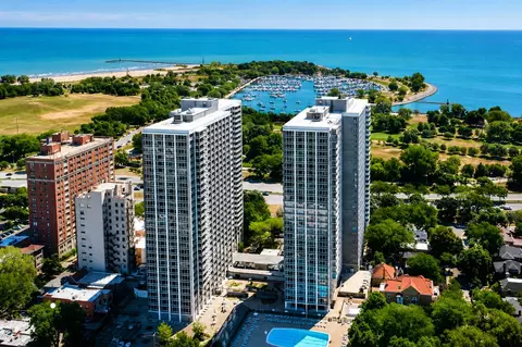 4250 N Marine Dr #807, Chicago, IL 60613