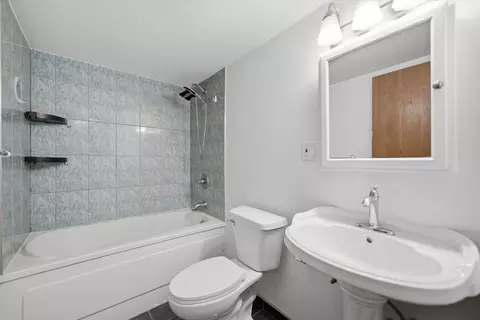 Bath - 6441 W Pershing Rd #104, Stickney, IL 60402 photo 1 of 1