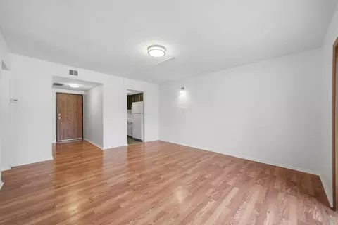 Living - 6441 W Pershing Rd #104, Stickney, IL 60402 photo 3 of 6