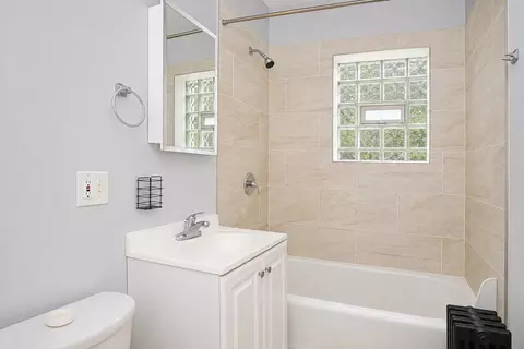 Bath - 1504 Pitner Ave, Evanston, IL 60201 photo 2 of 2