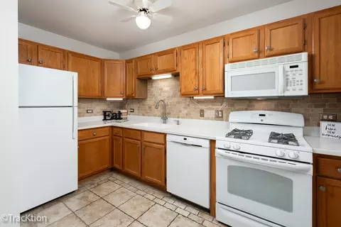 Kitchen - 57 E Hattendorf Ave #210, Roselle, IL 60172 photo 2 of 2