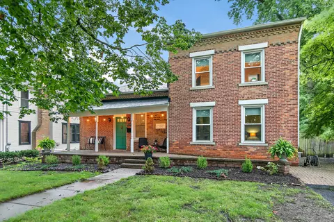 517 Dean St, Woodstock, IL 60098