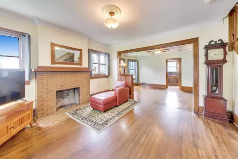 Living - 808 N Spring St #808, Elgin, IL 60120 photo 1 of 5