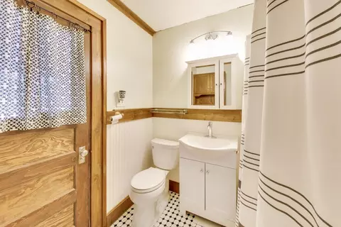 Bath - 808 N Spring St #808, Elgin, IL 60120 photo 1 of 1
