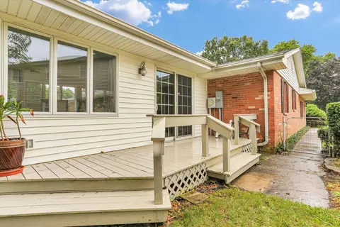 Exterior - 1820 Augusta Dr, Champaign, IL 61821 photo 6 of 11