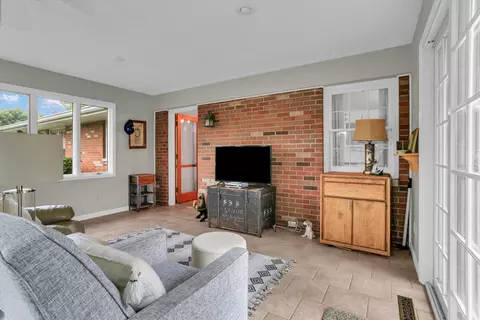 Exterior - 1820 Augusta Dr, Champaign, IL 61821 photo 3 of 11