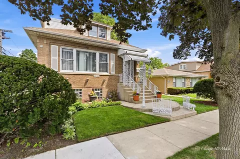 3944 W Greenleaf Ave, Lincolnwood, IL 60712
