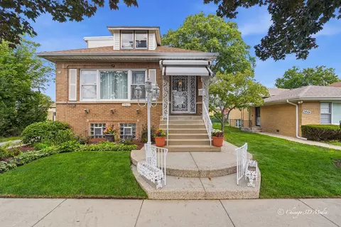3944 W Greenleaf Ave, Lincolnwood, IL 60712