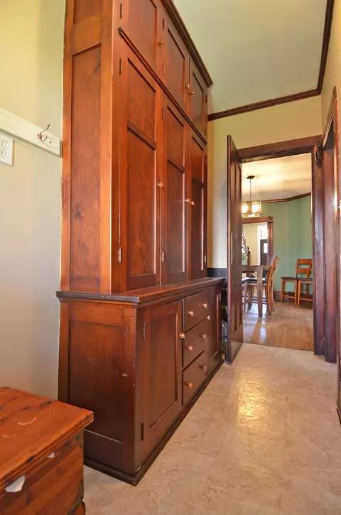 Entry Way - 648 Webster St, Ottawa, IL 61350 photo 3 of 4