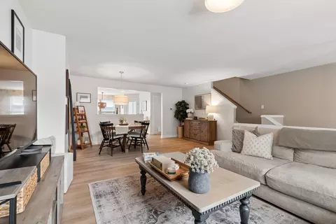 Living - 1021 Crane Pt, Elgin, IL 60124 photo 3 of 3