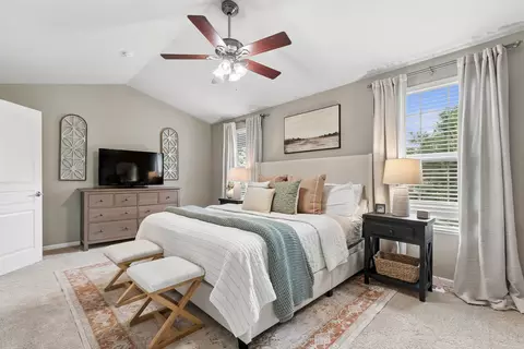 Bedroom - 1021 Crane Pt, Elgin, IL 60124 photo 2 of 3