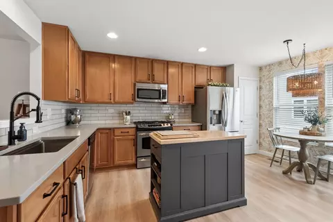 Kitchen - 1021 Crane Pt, Elgin, IL 60124 photo 1 of 2