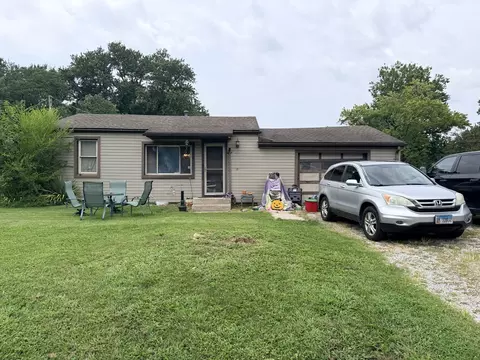 201 Lucinda Dr, Fairview Heights, IL 62208
