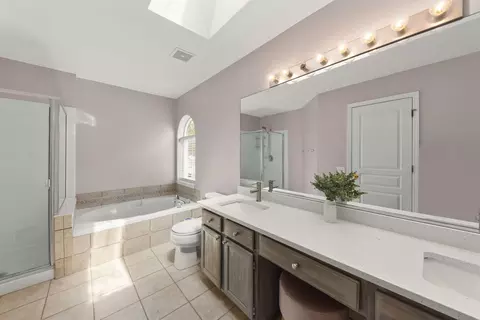 Bath - 422 Cardinal Dr, Bartlett, IL 60103 photo 2 of 3