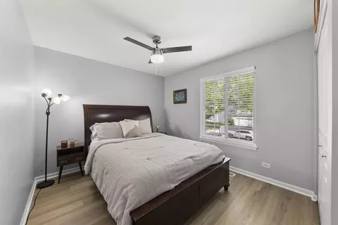 Bedroom - 422 Cardinal Dr, Bartlett, IL 60103 photo 4 of 4