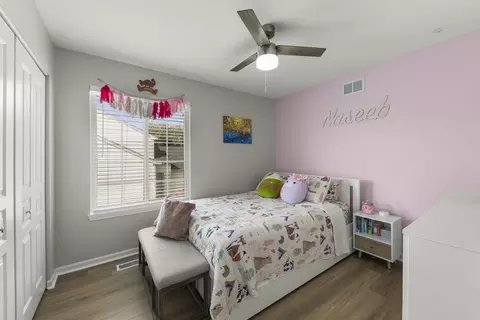 Bedroom - 422 Cardinal Dr, Bartlett, IL 60103 photo 3 of 4