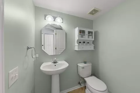 Bath - 422 Cardinal Dr, Bartlett, IL 60103 photo 1 of 3
