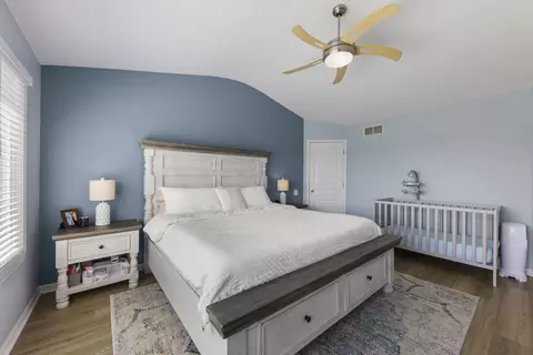 Bedroom - 422 Cardinal Dr, Bartlett, IL 60103 photo 2 of 4
