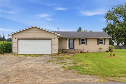 203 W Nissen Stigen, Lee, IL 60530
