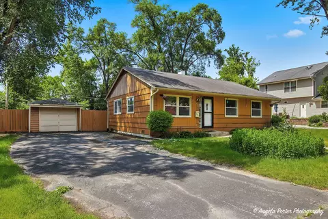 451 S Lakeshore Dr, Mundelein, IL 60060