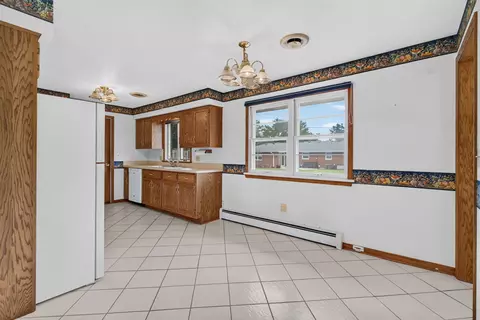 Kitchen - 1817 Root St, Crest Hill, IL 60403 photo 2 of 9