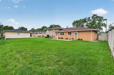 Exterior - 1817 Root St, Crest Hill, IL 60403 photo 8 of 10