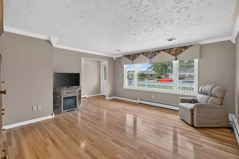 Living - 1817 Root St, Crest Hill, IL 60403 photo 3 of 5