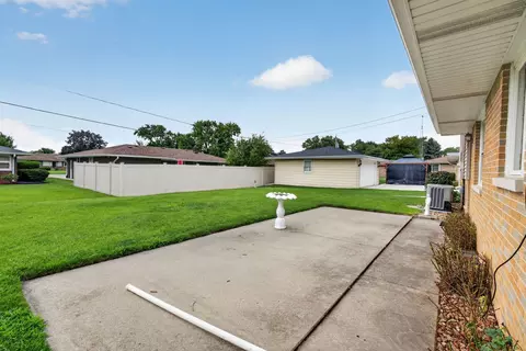 Exterior - 1817 Root St, Crest Hill, IL 60403 photo 4 of 10