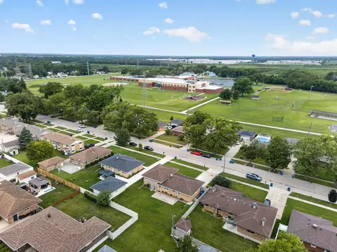View/Area - 1817 Root St, Crest Hill, IL 60403 photo 2 of 9