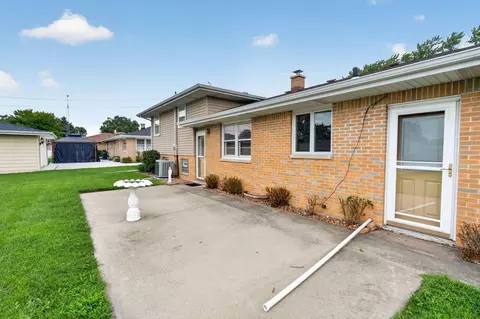 Exterior - 1817 Root St, Crest Hill, IL 60403 photo 10 of 10