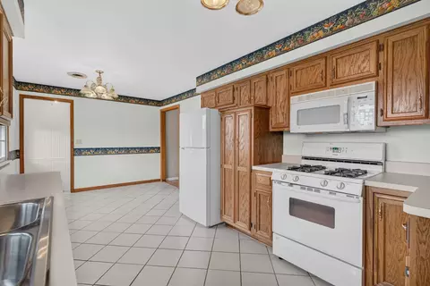 Kitchen - 1817 Root St, Crest Hill, IL 60403 photo 7 of 9