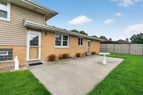 Exterior - 1817 Root St, Crest Hill, IL 60403 photo 6 of 10