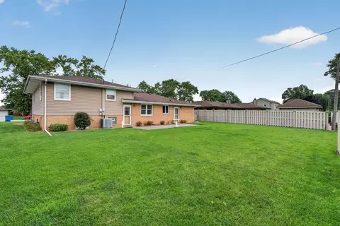 Exterior - 1817 Root St, Crest Hill, IL 60403 photo 2 of 10