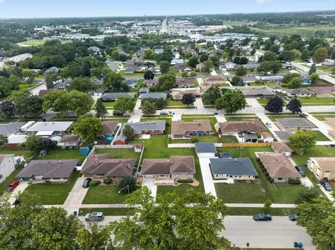 View/Area - 1817 Root St, Crest Hill, IL 60403 photo 4 of 9