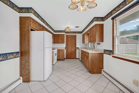 Kitchen - 1817 Root St, Crest Hill, IL 60403 photo 4 of 9