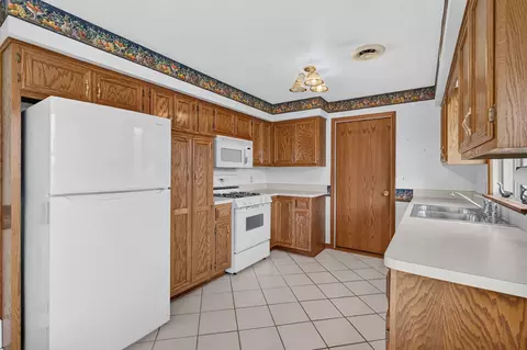 Kitchen - 1817 Root St, Crest Hill, IL 60403 photo 5 of 9