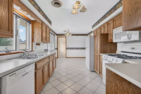 Kitchen - 1817 Root St, Crest Hill, IL 60403 photo 9 of 9