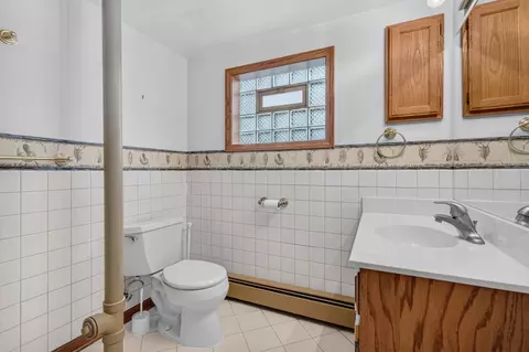 Bath - 1817 Root St, Crest Hill, IL 60403 photo 3 of 5