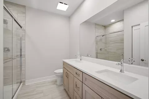Bath - 160 Violet Ln, Wheeling, IL 60090 photo 3 of 3
