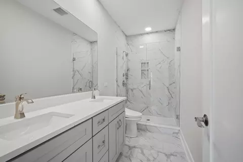 Bath - 160 Violet Ln, Wheeling, IL 60090 photo 2 of 3