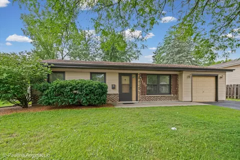 1109 Kingwood Ln, Lake Zurich, IL 60047