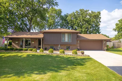 302 Birch Dr, Shorewood, IL 60404