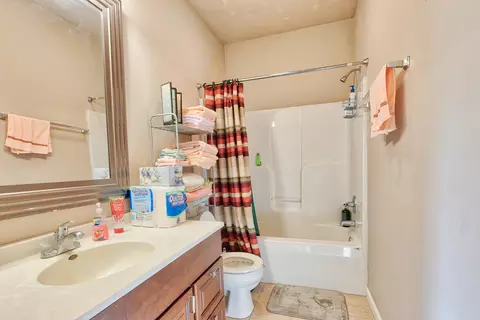 Bath - 4397 Renaissance Dr, Normal, IL 61761 photo 1 of 4